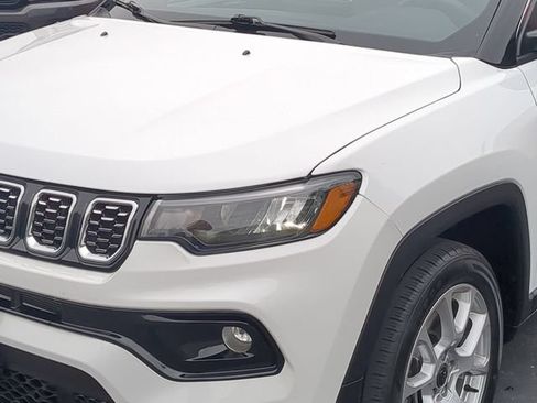 Used 2025 Jeep Compass Limited AWD/4WD image 10