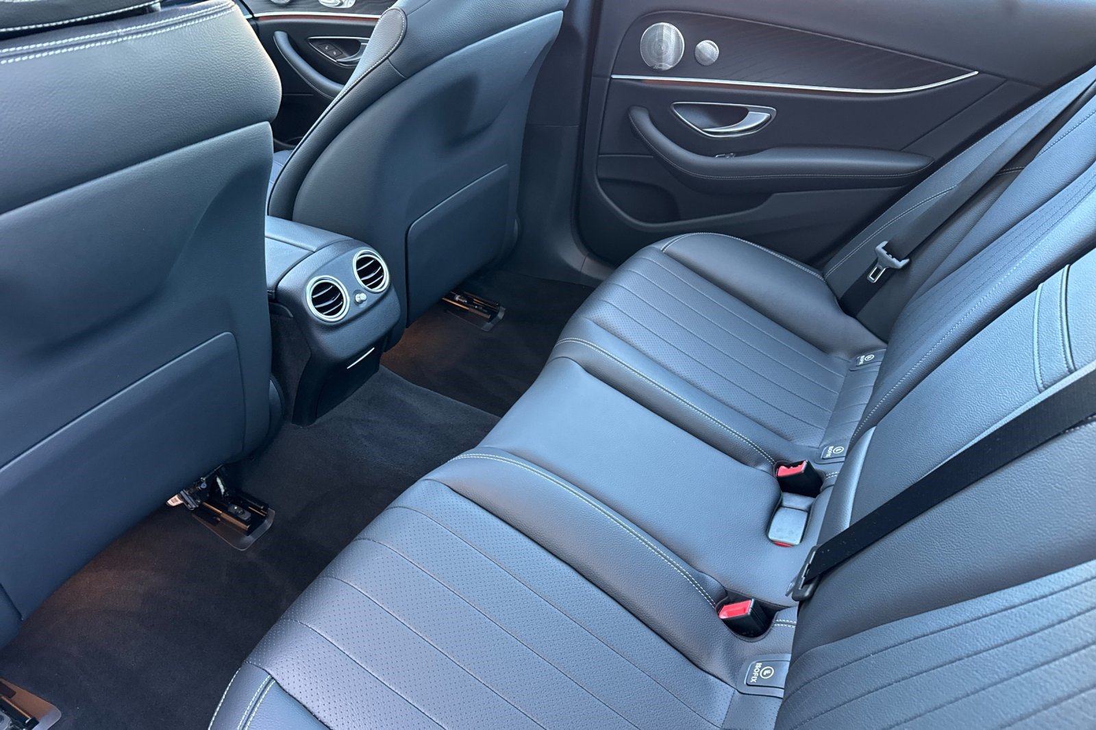 Used 2023 Mercedes-Benz E 350 Sedan image 24
