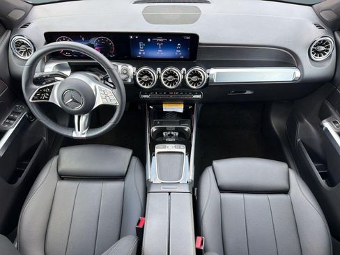 Used 2025 Mercedes-Benz GLB 250 image 16