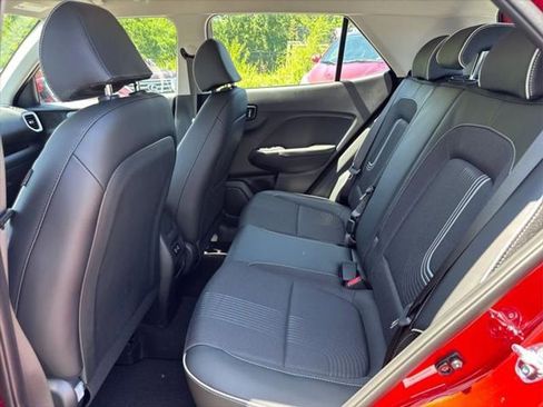 New 2025 Hyundai Venue Limited image 14