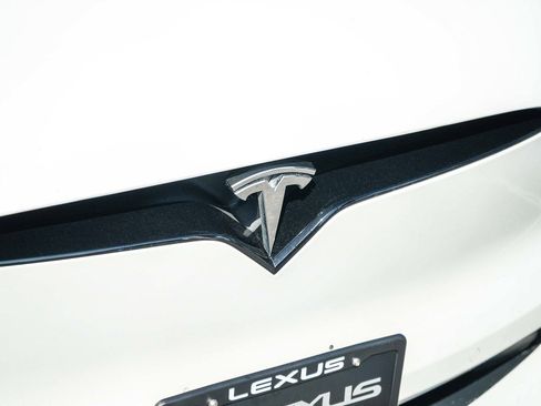 Used 2023 Tesla Model X image 9