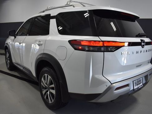 New 2025 Nissan Pathfinder SL image 3