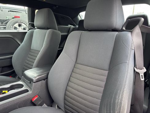 Used 2014 Dodge Challenger R/T image 19