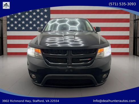 Used 2019 Dodge Journey SE w/ Blacktop Package FWD image 2