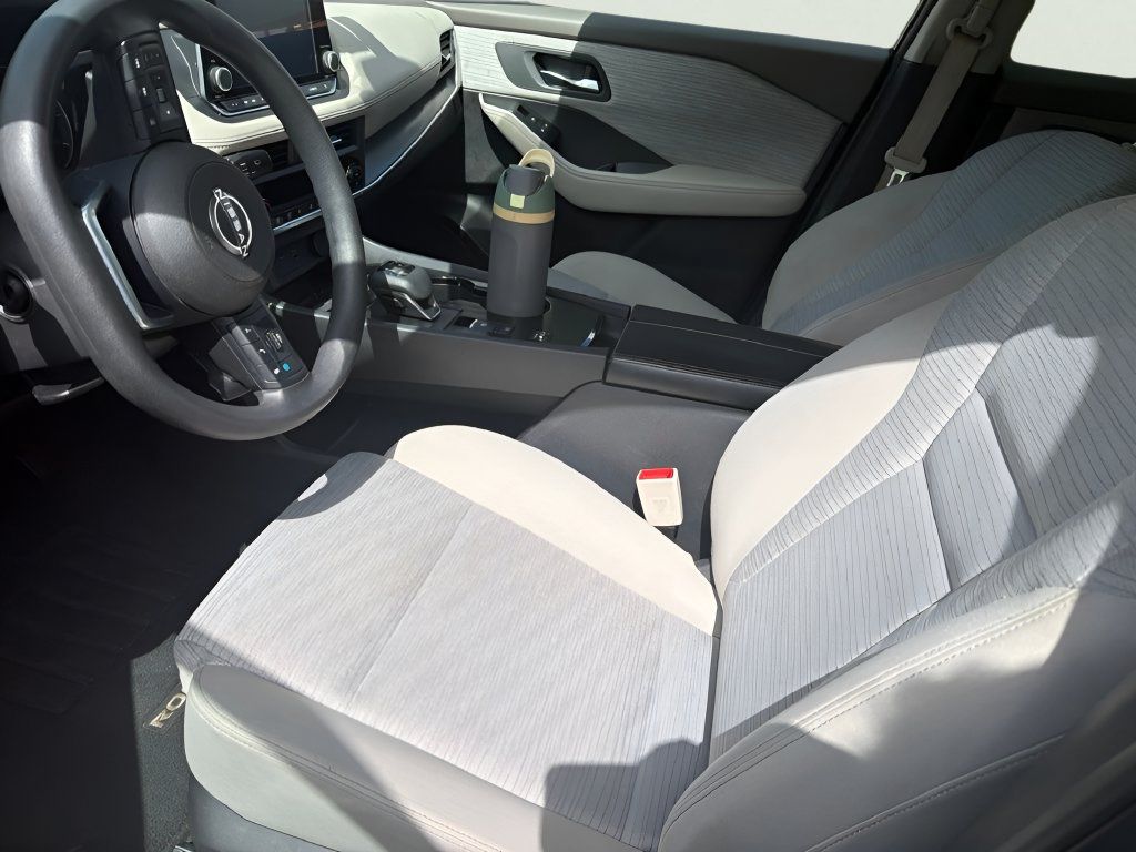 Used 2023 Nissan Rogue SV FWD image 5