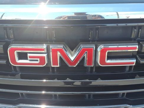 Used 2021 GMC Yukon SLE w/ Gmc Pro Safety Plus Package AWD/4WD image 12