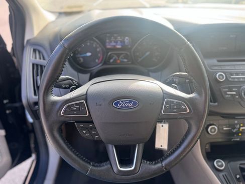 Used 2015 Ford Focus SE w/ SE Sport Package image 11