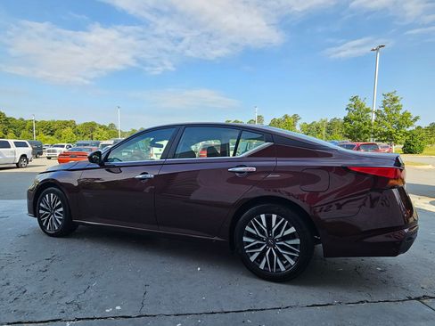 Used 2025 Nissan Altima 2.5 SV FWD image 5
