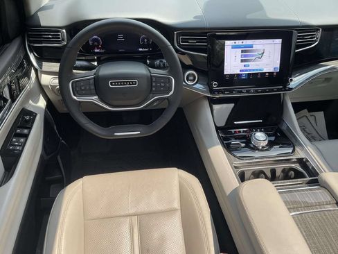 Used 2022 Jeep Wagoneer Series II w/ Premium Group I AWD/4WD image 8