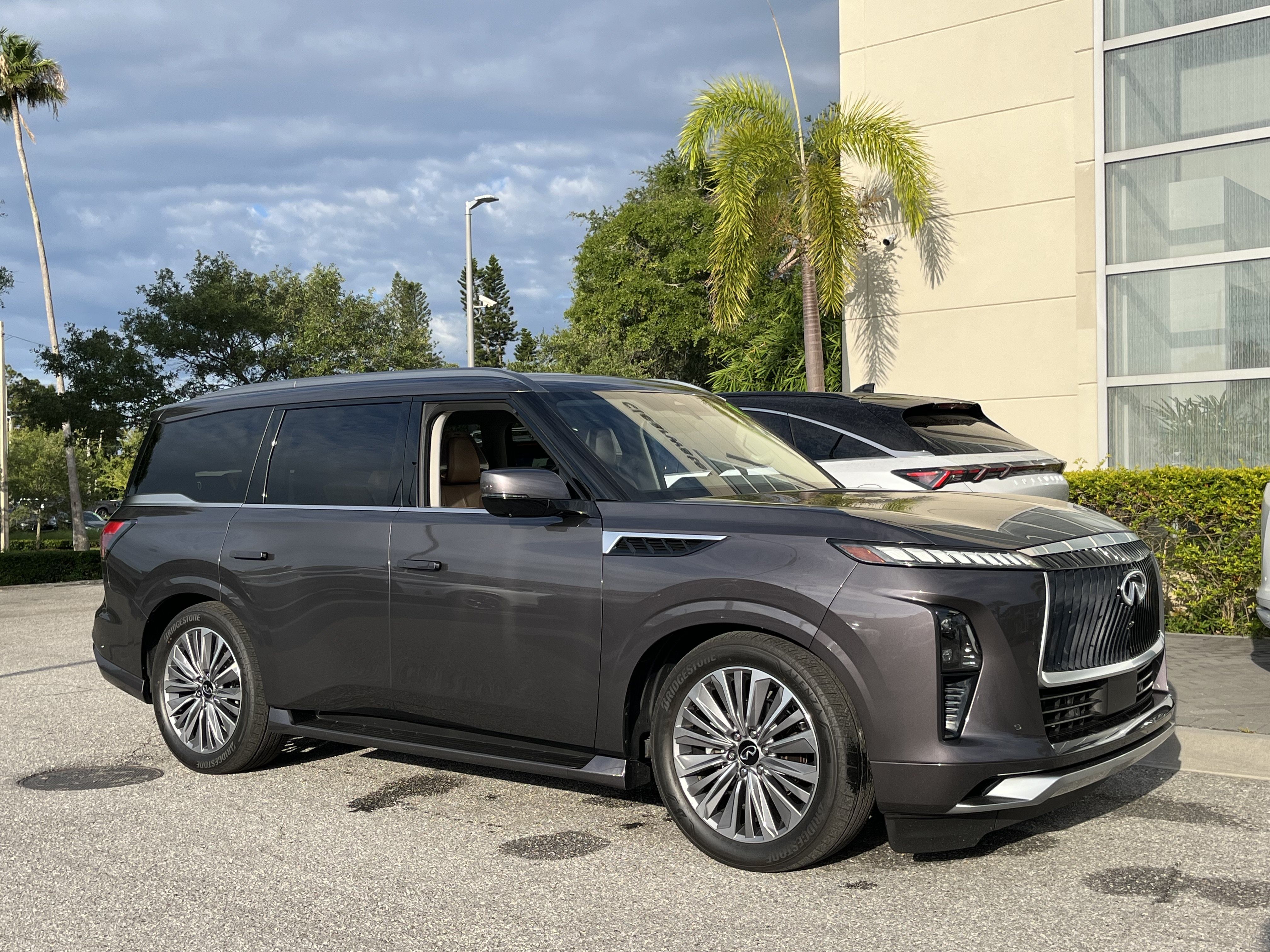 Used 2025 INFINITI QX80 Sensory AWD/4WD image 12