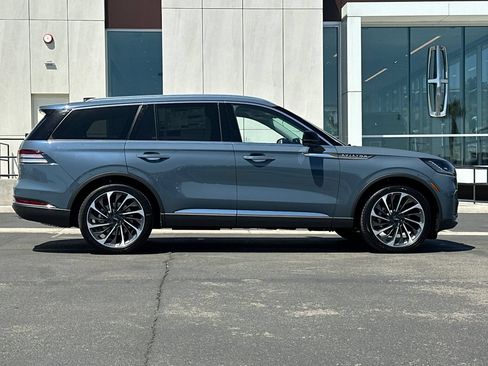 New 2026 Lincoln Aviator Reserve w/ Luxury Package RWD image 2