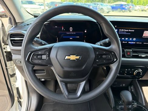 Used 2025 Chevrolet TrailBlazer LT AWD/4WD image 15
