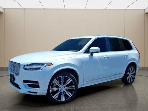 Used 2024 Volvo XC90 T8 Plus w/ Protection Package Premier AWD/4WD image 2