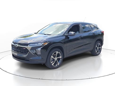 Used 2026 Chevrolet Trax RS FWD image 3
