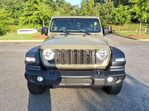 Used 2025 Jeep Wrangler Unlimited Sport AWD/4WD image 2