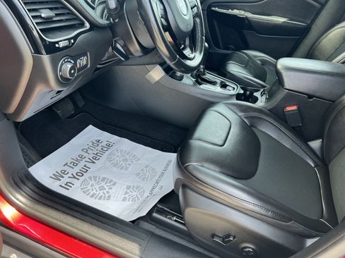 Used 2021 Jeep Cherokee Latitude Plus image 13