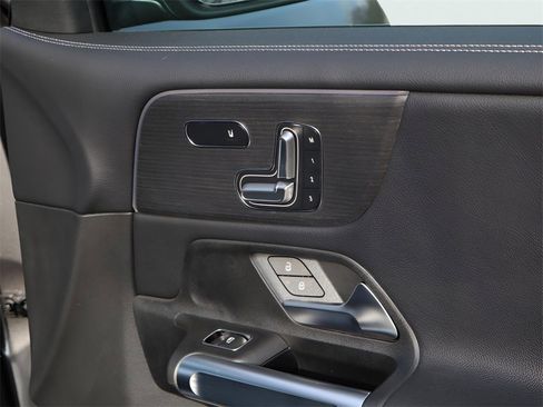 New 2026 Mercedes-Benz GLB 250 4MATIC image 14