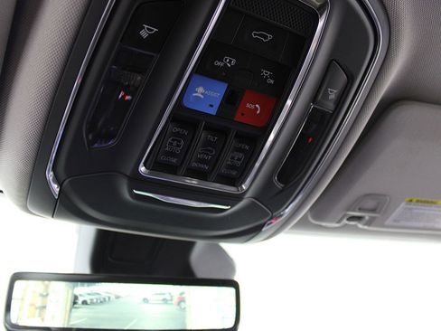 Used 2023 Jeep Grand Cherokee 4WD 4xe w/ Luxury Tech Group II image 17