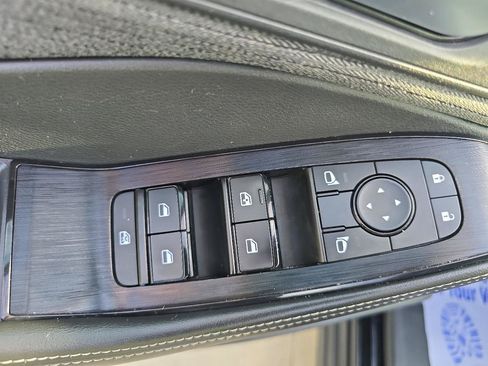 Used 2022 Nissan Rogue SV AWD/4WD image 22