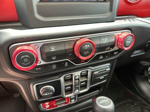 Used 2020 Jeep Gladiator Rubicon w/ LED Lighting Group image 18