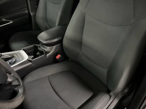 Used 2020 Toyota RAV4 LE AWD/4WD image 18