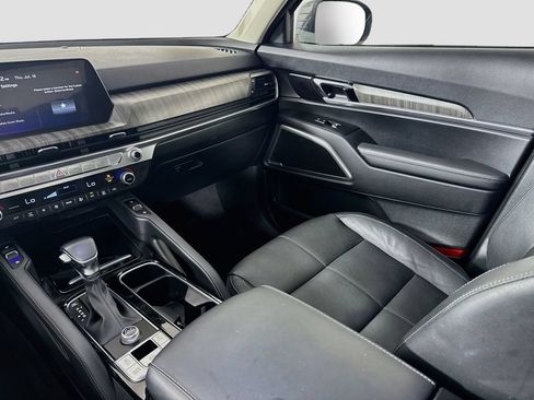 Used 2023 Kia Telluride EX w/ EX Captain's Chair Package FWD image 25