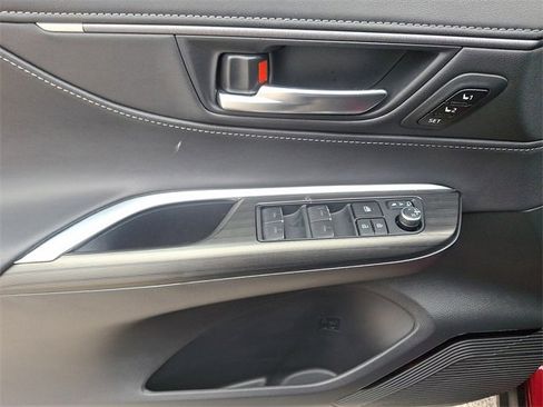 Used 2024 Toyota Venza Nightshade image 12
