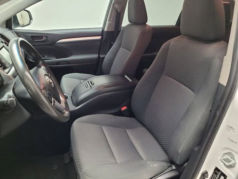 Used 2019 Toyota Highlander LE FWD image 17