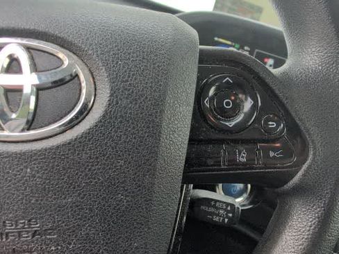 Used 2020 Toyota Prius LE FWD image 19