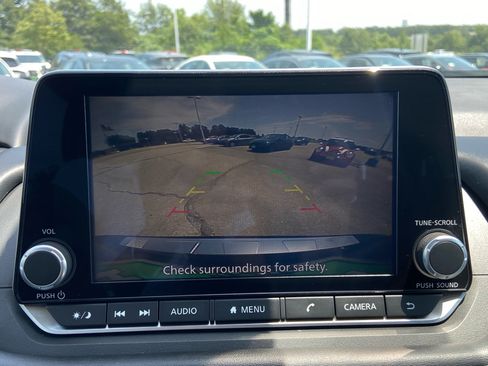 Used 2024 Nissan Rogue S AWD/4WD image 21