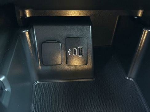 Used 2025 Ford Explorer ST-Line image 34