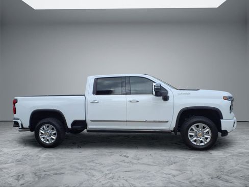 Used 2025 Chevrolet Silverado 2500 High Country w/ High Country Premium Package image 8