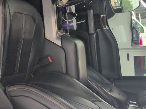 Used 2017 Ford F250 Platinum w/ Platinum Ultimate Package AWD/4WD image 2