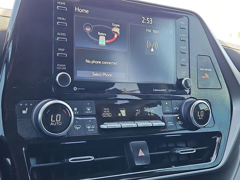 Used 2021 Toyota Highlander XLE image 15