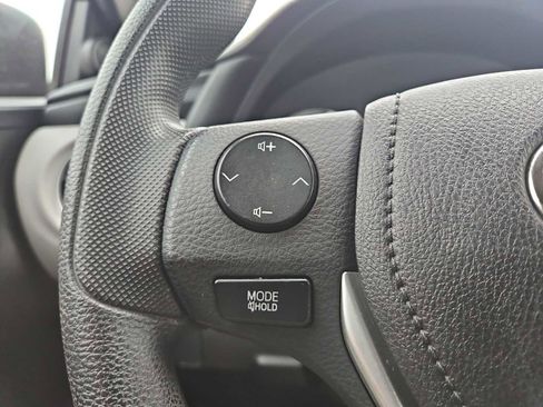 Used 2017 Toyota Corolla LE image 22