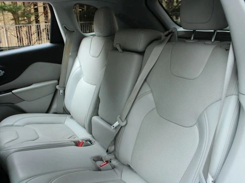 Used 2020 Jeep Cherokee Limited FWD image 21