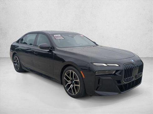 Used 2025 BMW 740i xDrive w/ Premium Package AWD/4WD image 3