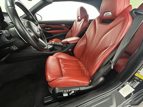Used 2016 BMW M4 Convertible image 33