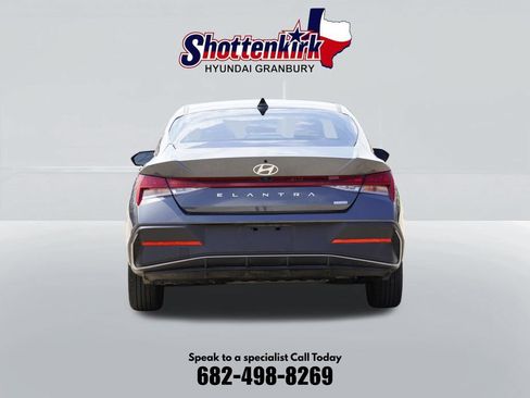 Used 2025 Hyundai Elantra Hybrid FWD image 7