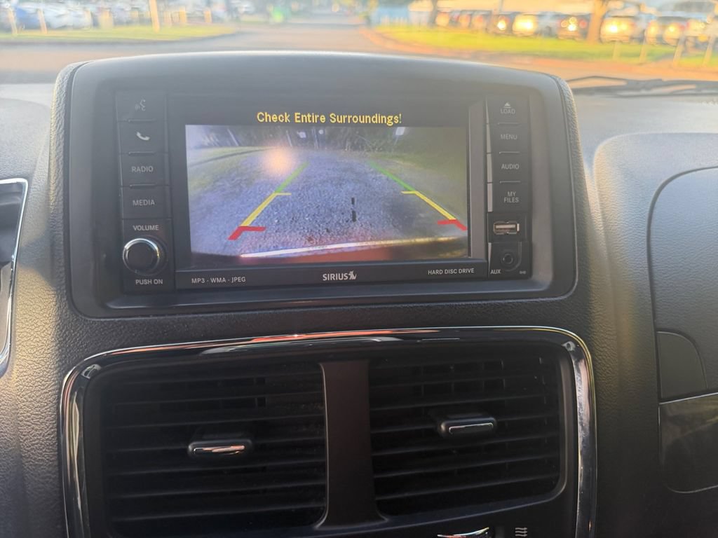 Used 2011 Dodge Grand Caravan Crew w/ Entertainment Group 1 FWD image 16