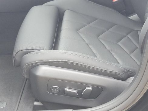 Used 2025 BMW i5 xDrive40 w/ Premium Package image 16