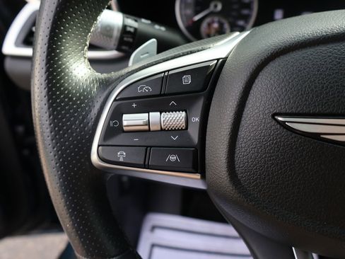 Used 2025 Genesis G70 2.5T RWD image 27