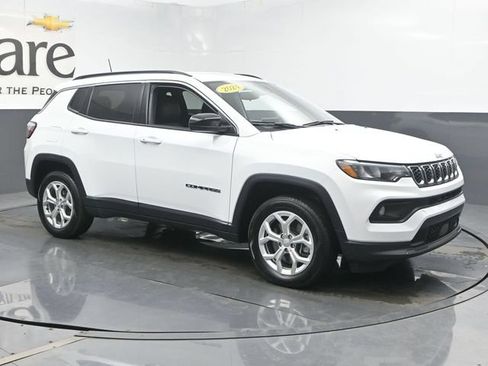 Used 2024 Jeep Compass Latitude AWD/4WD image 6