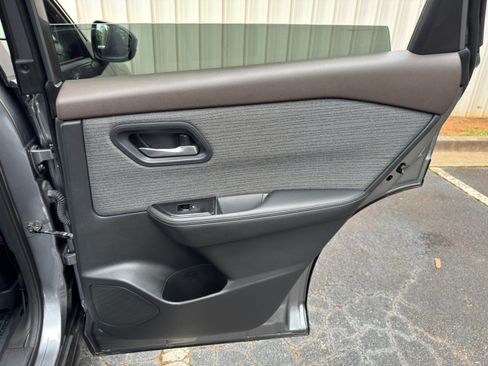 Used 2022 Nissan Rogue SV FWD image 39