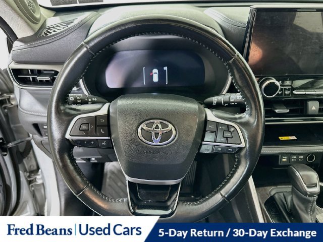 Used 2023 Toyota Highlander Limited AWD/4WD image 16
