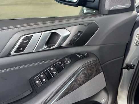 Certified 2025 BMW X5 xDrive50e w/ Premium Package image 18