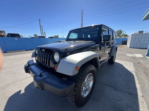 Used 2012 Jeep Wrangler Unlimited Rubicon w/ Connectivity Group image 7