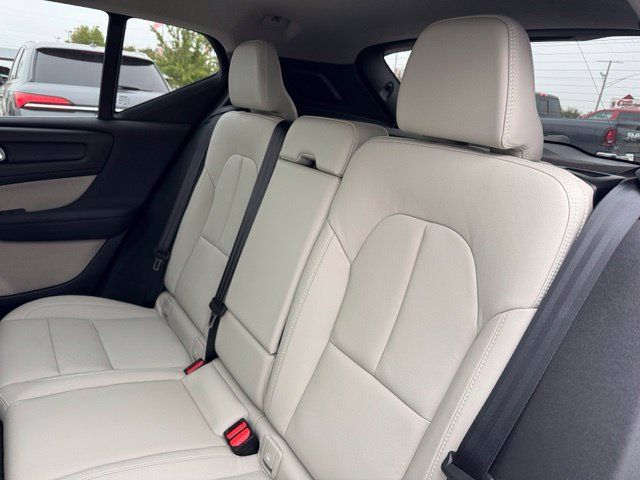 Used 2024 Volvo XC40 B5 Plus AWD/4WD image 13
