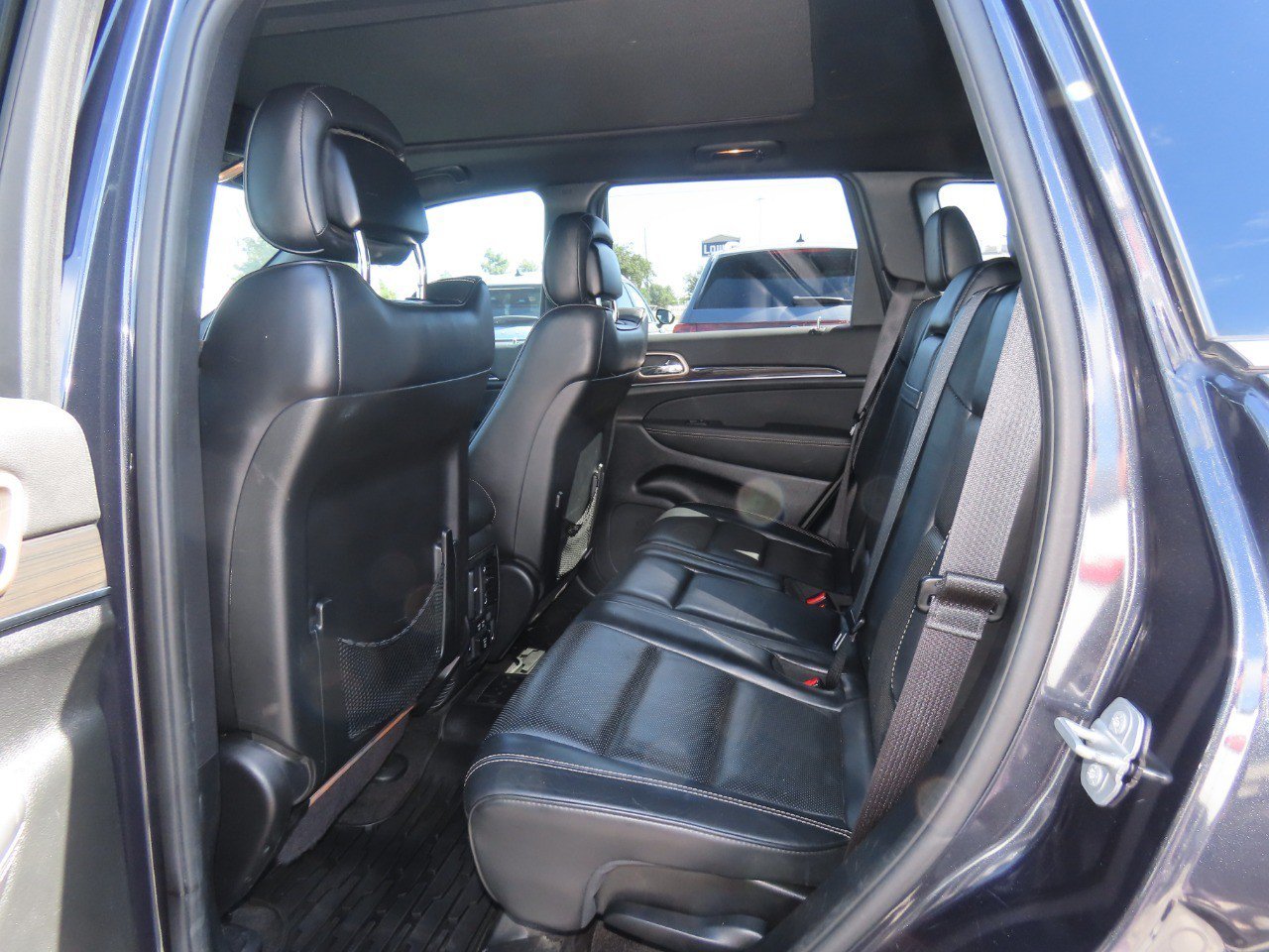 Used 2015 Jeep Grand Cherokee Overland RWD image 20