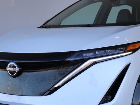 Used 2023 Nissan Ariya AWD image 11